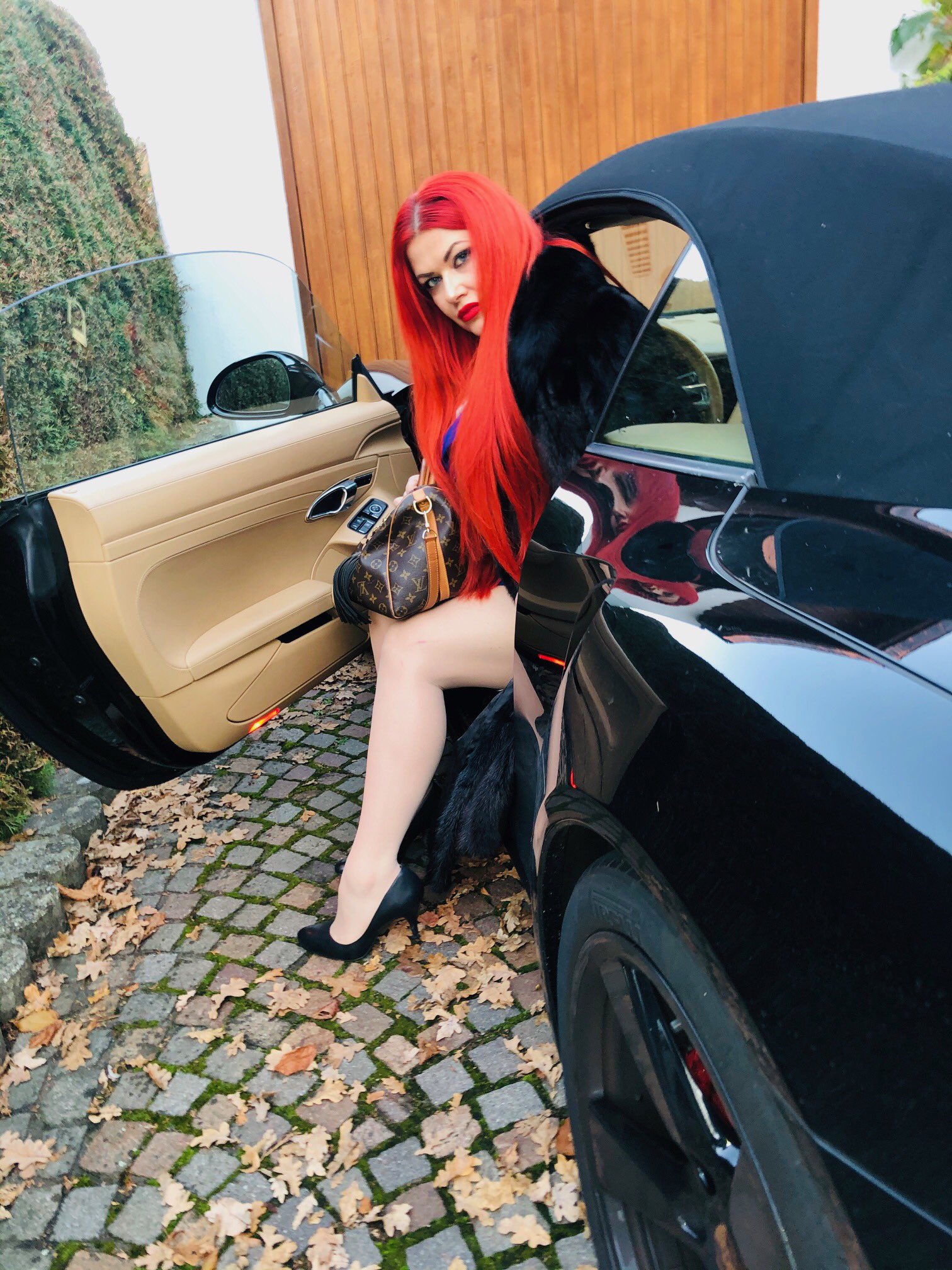 Rothaarige Vollbusige Findom Zockt Kohle Ab Geldherrin Geldsklaven 